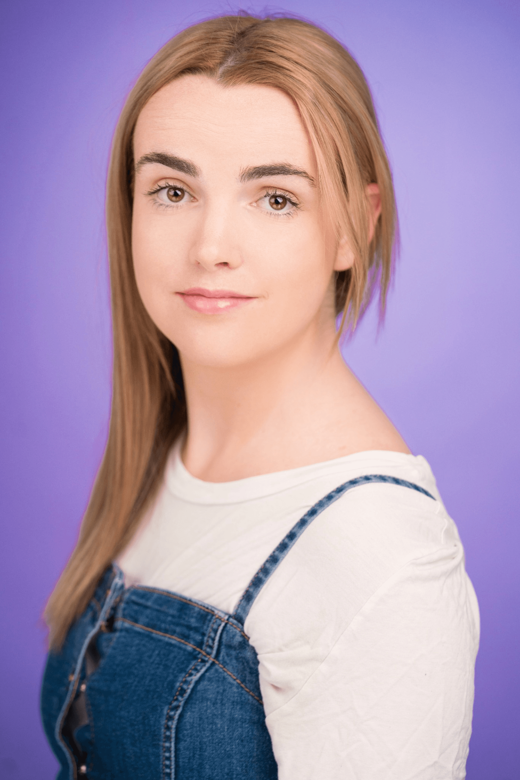 Portrait of Lara Cerys